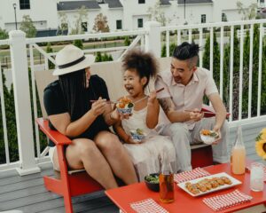 A family eats a meal together with chopsticks. Teaching children hara hachi bu can lead to healthy eating habits in adulthood.